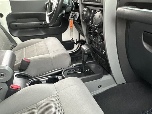 Used 2009 Jeep Wrangler Unlimited Rubicon w/ Dual Top Group image 16