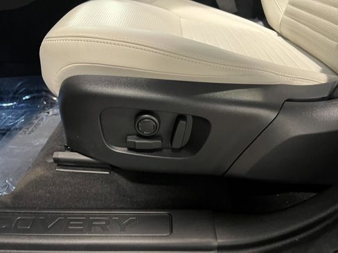 Used 2025 Land Rover Discovery Sport S image 22