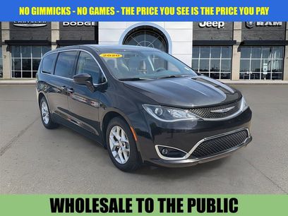 Used 2020 Chrysler Pacifica Touring w/ Tire & Wheel Group