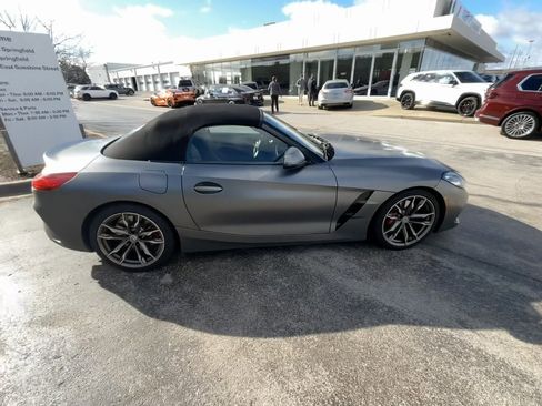 Used 2022 BMW Z4 M40i w/ Premium Package image 2