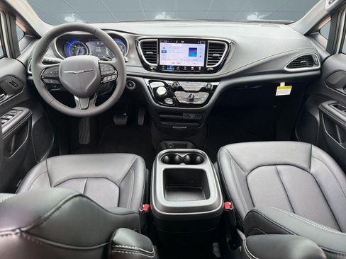 New 2026 Chrysler Pacifica Select w/ S Appearance Package FWD image 16