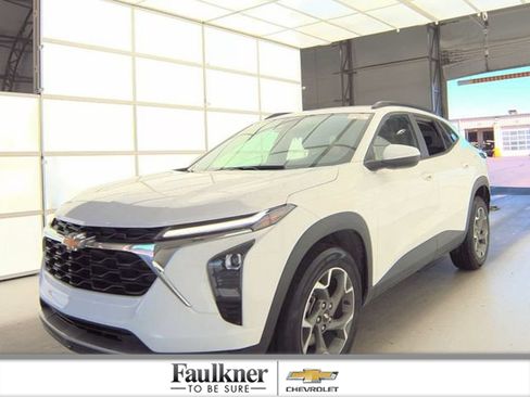 Used 2024 Chevrolet Trax LT w/ Driver Confidence Package FWD image 1