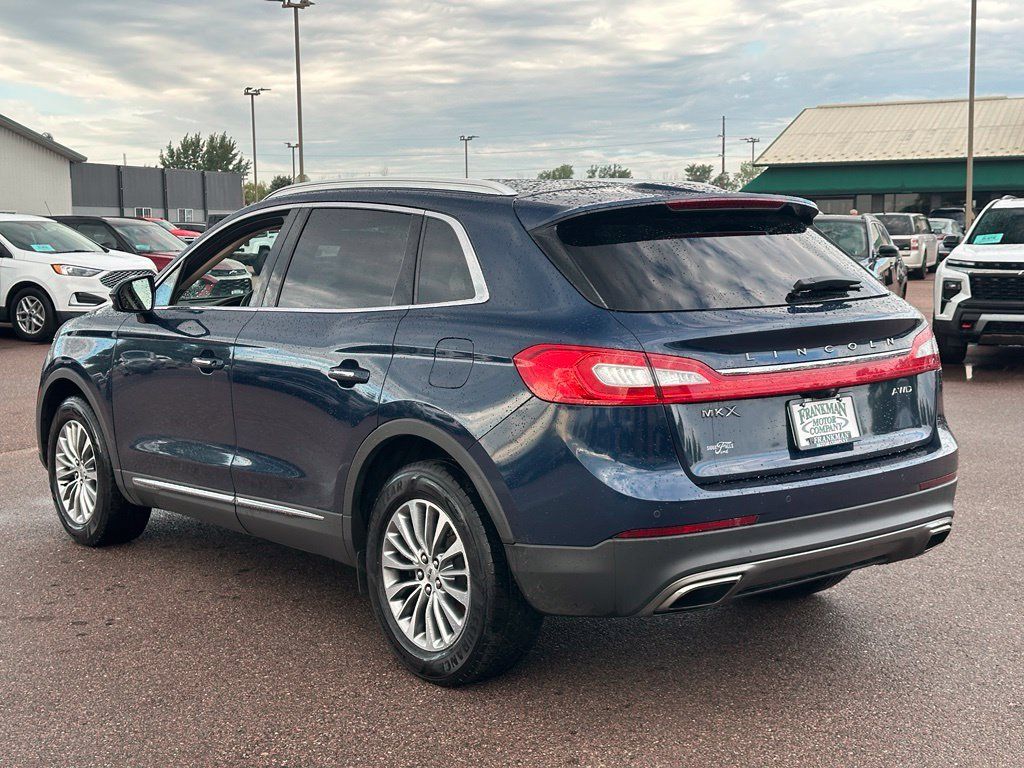 Used 2017 Lincoln MKX Select w/ Select Plus Package AWD/4WD image 5