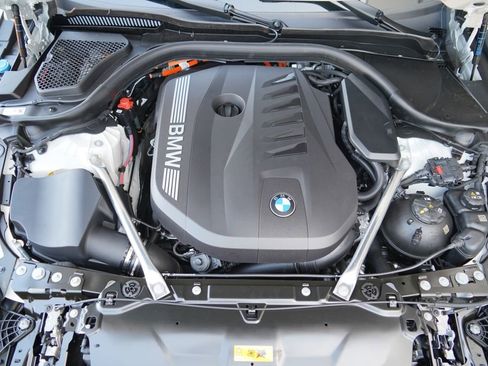 New 2026 BMW 550e xDrive w/ Premium Package image 22