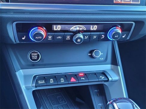 Used 2024 Audi Q3 2.0T Premium image 11