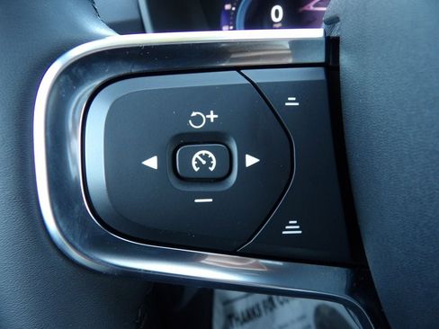 Certified 2024 Volvo XC40 B5 Plus w/ Protection Package Premier image 19