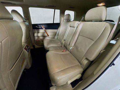 Used 2011 Toyota Highlander Limited w/ Tow Pkg image 25