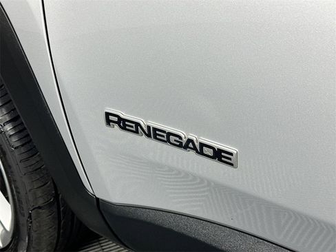 Used 2021 Jeep Renegade Latitude image 27