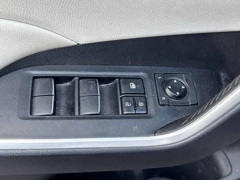 Used 2021 Toyota RAV4 XLE Premium FWD image 6