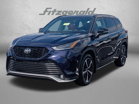 Used 2022 Toyota Highlander XSE AWD/4WD image 2