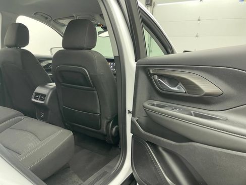 Used 2024 GMC Terrain SLE FWD image 30