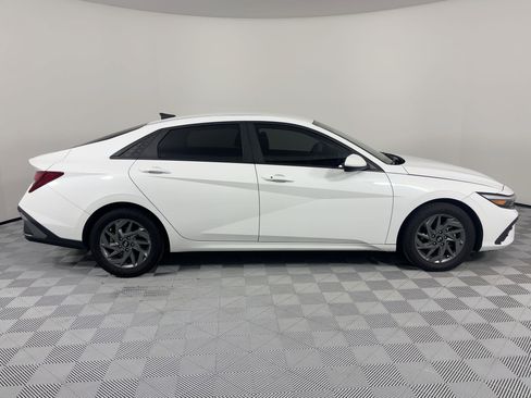 Used 2024 Hyundai Elantra SEL image 8