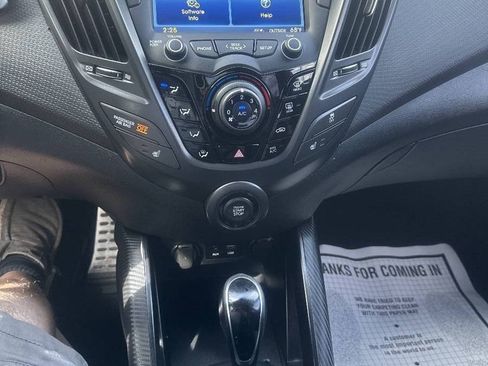 Used 2016 Hyundai Veloster Turbo FWD image 17