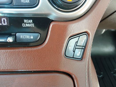 Used 2017 Chevrolet Suburban Premier RWD image 33