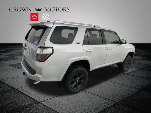 Used 2018 Toyota 4Runner SR5 image 6