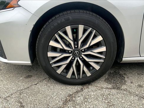 Used 2024 Nissan Altima 2.5 SV AWD/4WD image 9