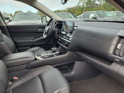 Used 2023 Nissan Pathfinder SL w/ SL Premium Package image 34