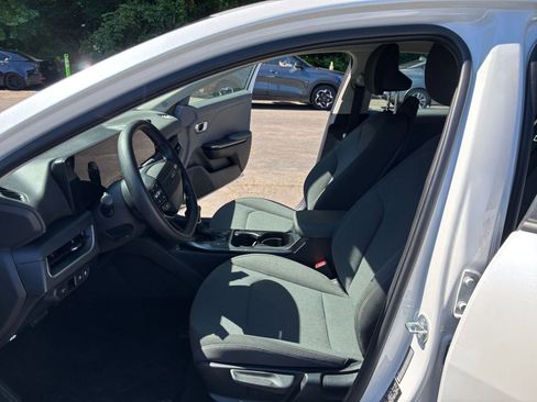 Used 2025 Kia K4 FWD image 25