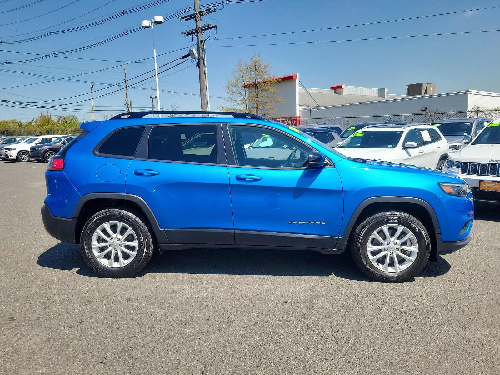 Used 2022 Jeep Cherokee Latitude Lux AWD/4WD image 7