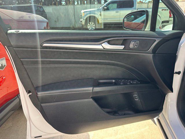 Used 2019 Ford Fusion Energi Titanium FWD image 10