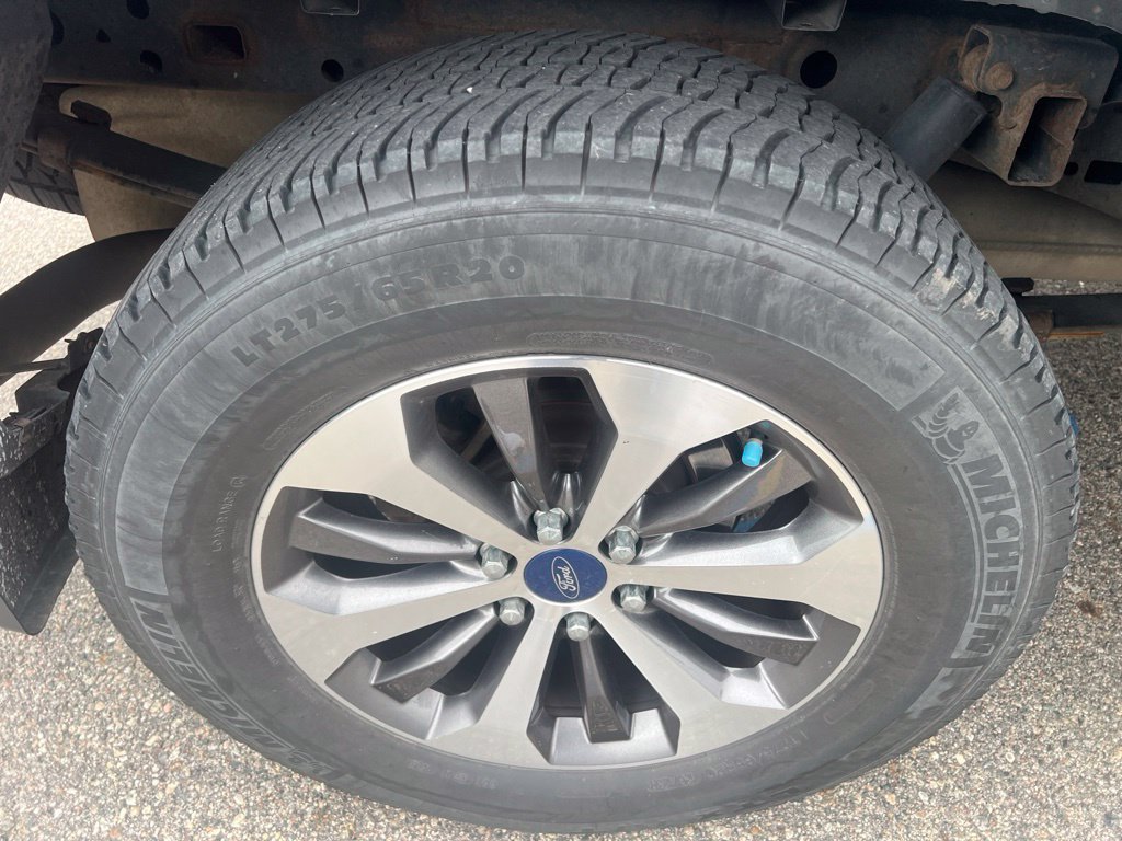 Used 2017 Ford F150 XLT w/ Equipment Group 302A Luxury AWD/4WD image 11