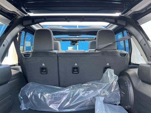New 2024 Jeep Wrangler Unlimited Rubicon w/ Technology Group image 39