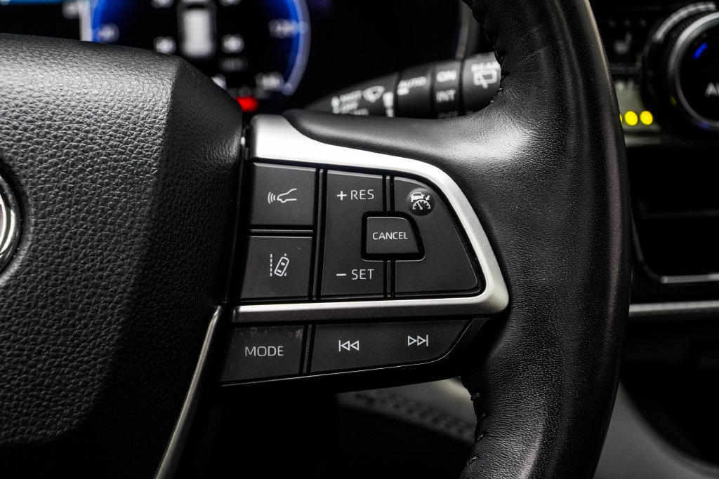 Used 2023 Toyota Highlander Platinum FWD image 30