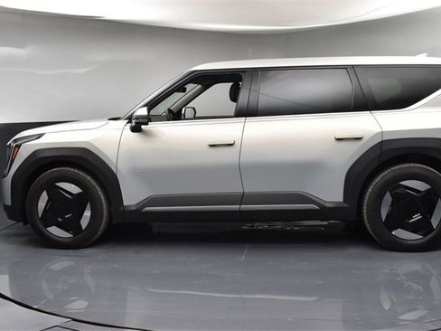 Certified 2026 Kia EV9 Light image 5