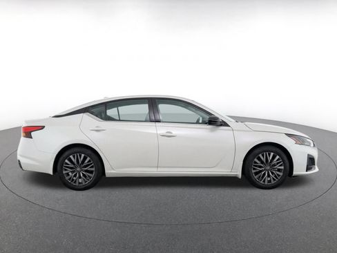 Used 2026 Nissan Altima 2.5 SV FWD image 10