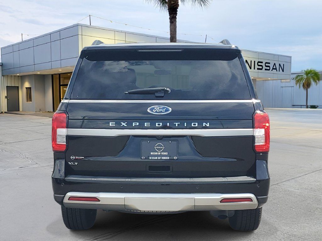 Used 2024 Ford Expedition XLT AWD/4WD image 5