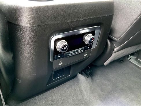 Used 2023 GMC Yukon SLT w/ SLT Premium Package image 34