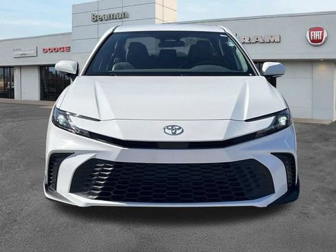 Used 2025 Toyota Camry SE FWD image 2
