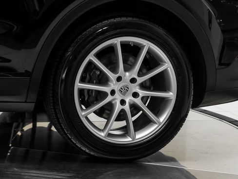 Used 2024 Porsche Cayenne AWD/4WD image 60