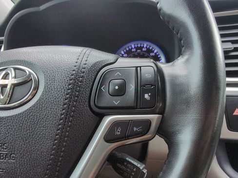 Used 2019 Toyota Highlander Limited Platinum FWD image 20