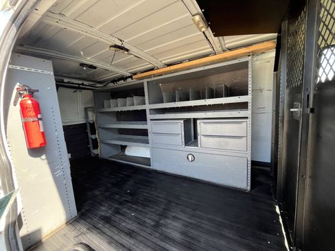 Used 2017 Chevrolet Express 2500 image 15