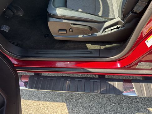 Used 2018 Chevrolet Colorado Z71 AWD/4WD image 16