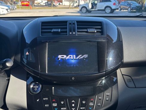 Used 2013 Toyota RAV4 EV image 16
