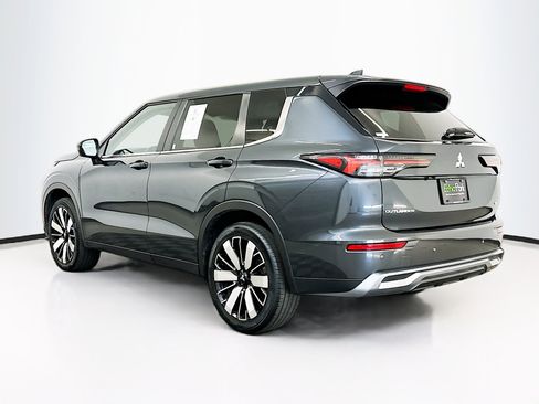 Used 2025 Mitsubishi Outlander SE image 5