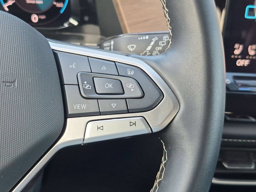 Used 2025 Volkswagen Atlas SE FWD image 22
