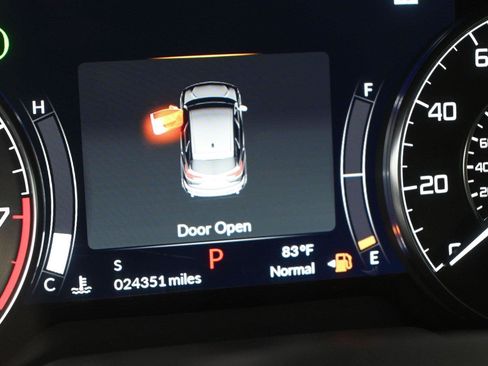 Used 2024 Acura RDX SH-AWD image 3