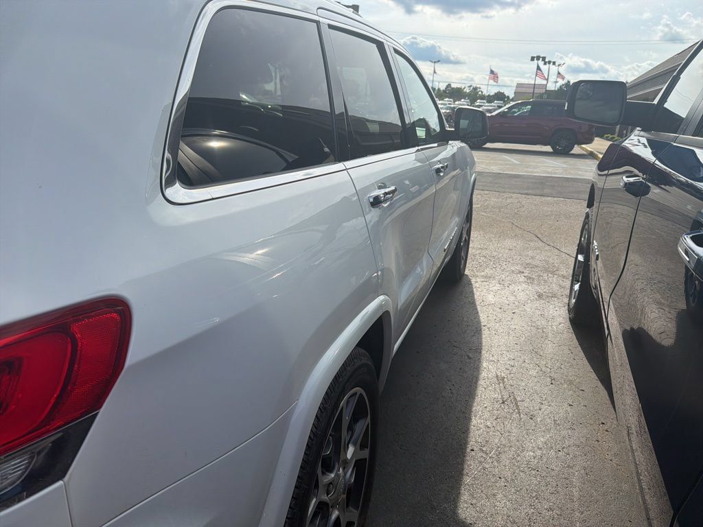 Used 2020 Jeep Grand Cherokee Overland AWD/4WD image 4
