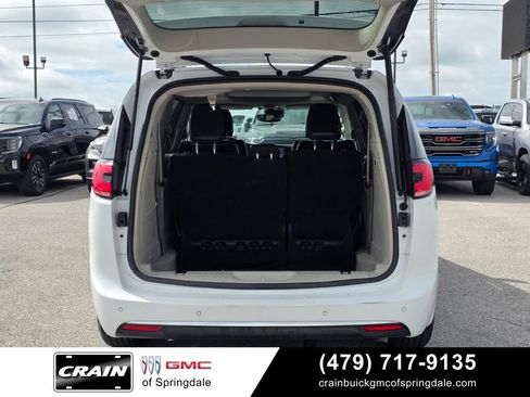 Used 2022 Chrysler Pacifica Limited FWD image 7