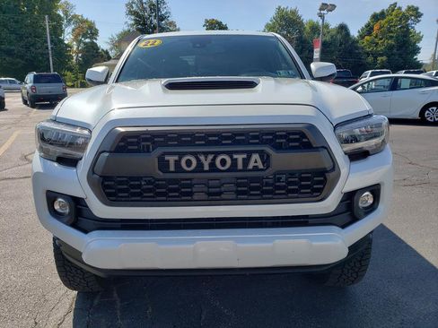 Used 2022 Toyota Tacoma TRD Sport image 2