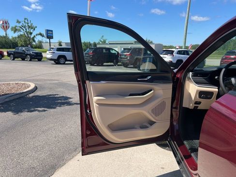 New 2025 Jeep Grand Cherokee Limited AWD/4WD image 20