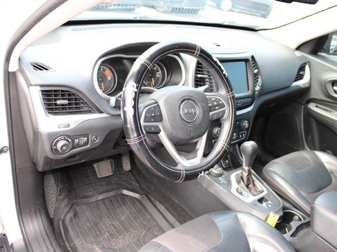 Used 2016 Jeep Cherokee Trailhawk w/ Comfort/Convenience Group AWD/4WD image 13