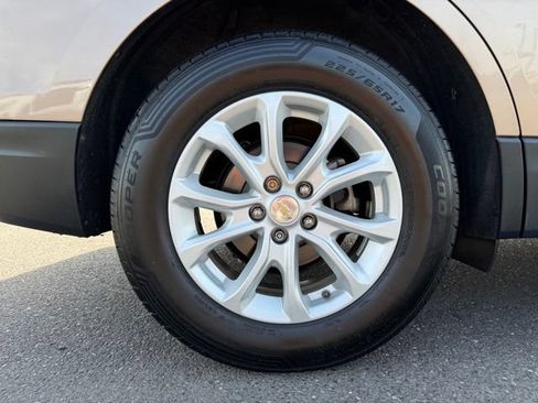 Used 2019 Chevrolet Equinox LT FWD image 10