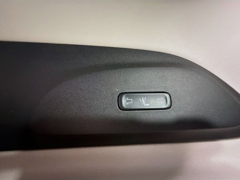 Used 2017 Chrysler Pacifica Limited w/ UConnect Theater Package FWD image 44