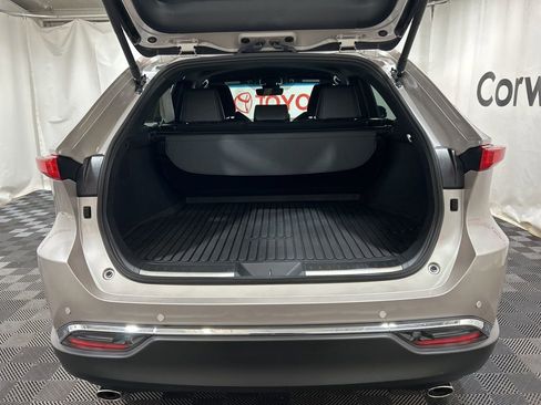 Used 2024 Toyota Venza XLE image 17