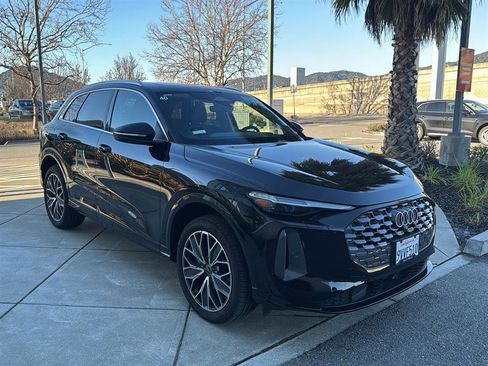 Used 2025 Audi Q5 Premium Plus w/ Premium Plus image 4