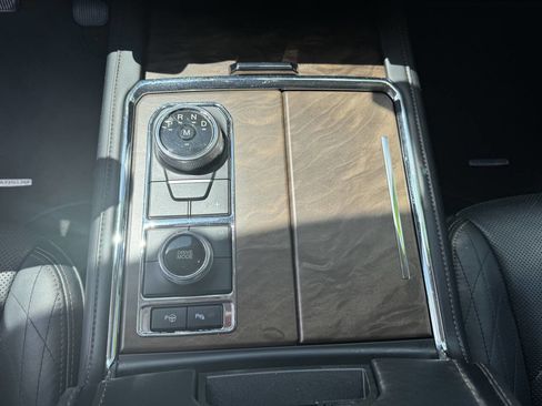 Used 2019 Ford Expedition Platinum image 14